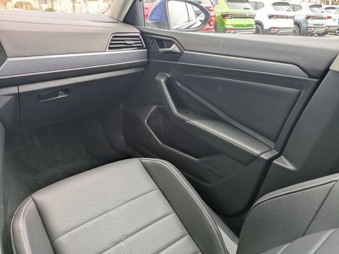 Used 2023 Volkswagen Jetta SE image 16