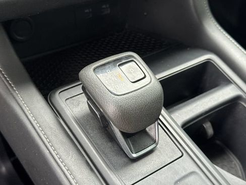 Used 2024 Nissan Pathfinder S AWD/4WD image 17