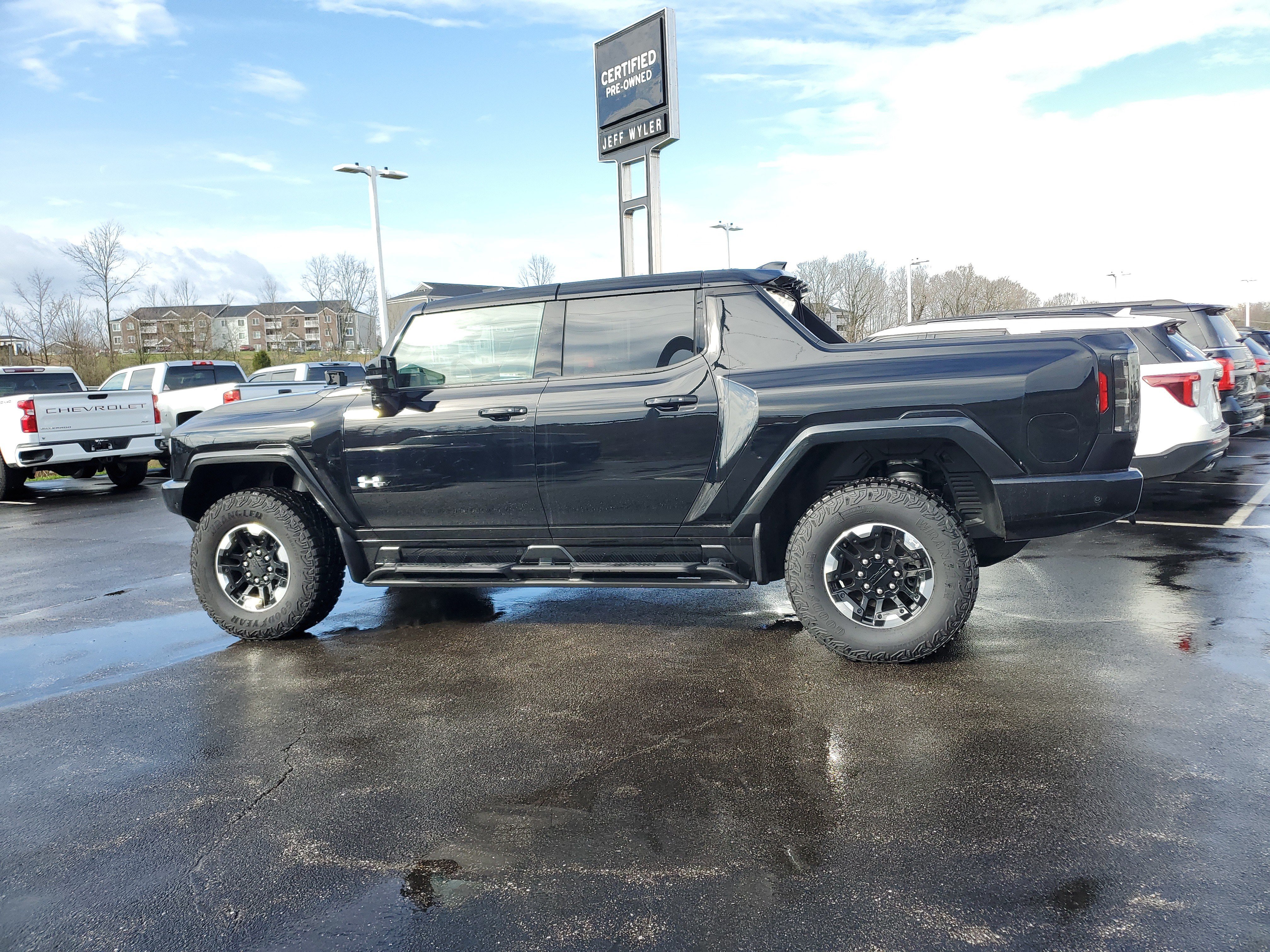 Used 2024 GMC Hummer EV 2X w/ Extreme Off-Road Package AWD/4WD image 7