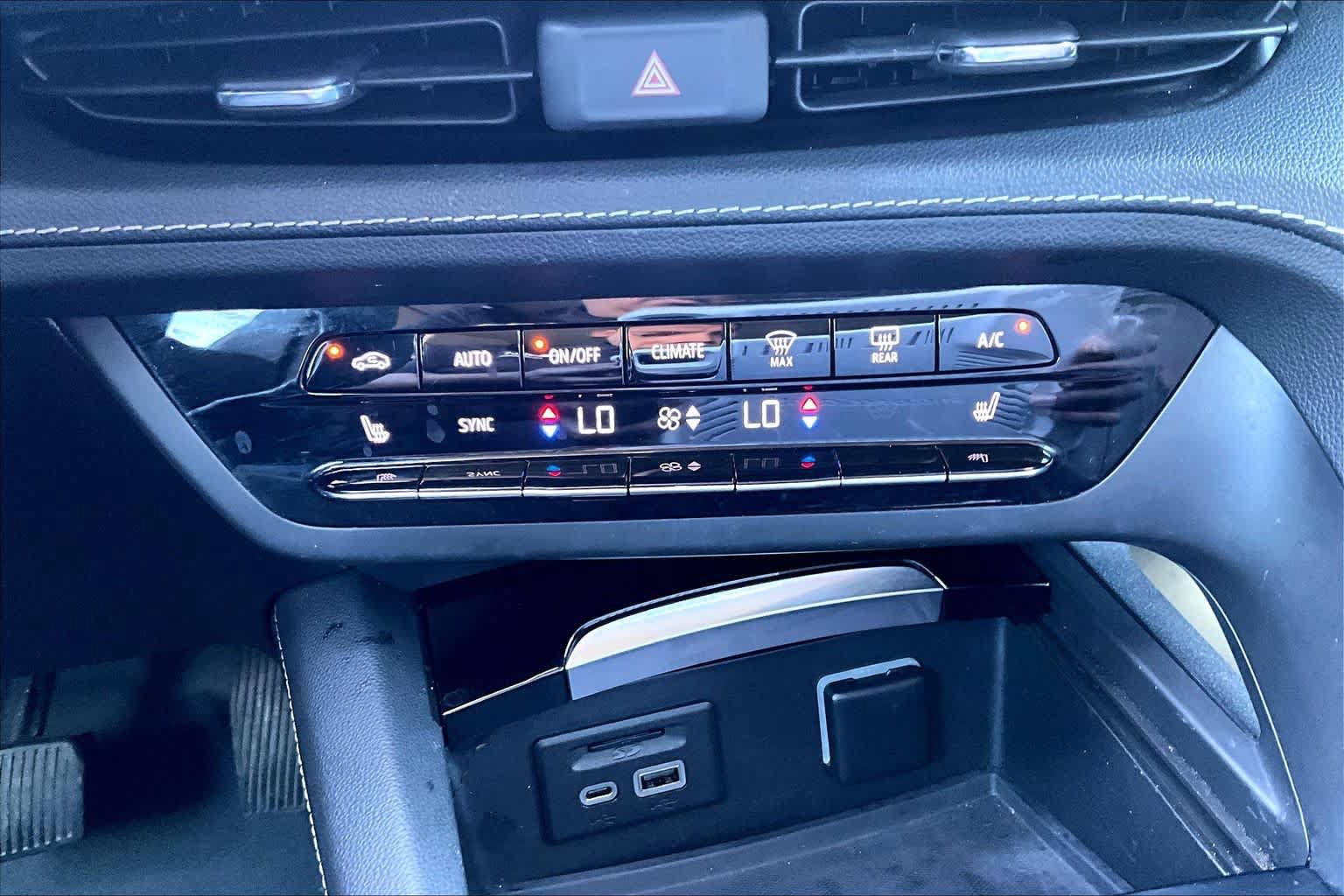 Used 2021 Buick Envision Essence w/ Technology Package I FWD image 31