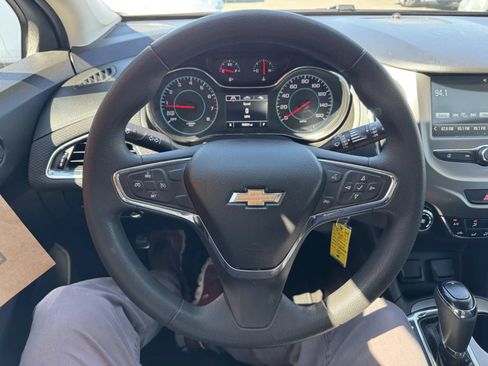 Used 2017 Chevrolet Cruze LT FWD image 13