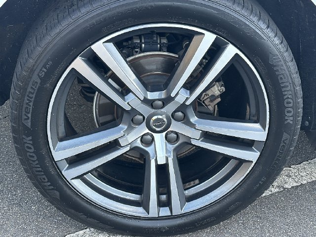Used 2018 Volvo XC60 T5 Momentum w/ Vision Package AWD/4WD image 10