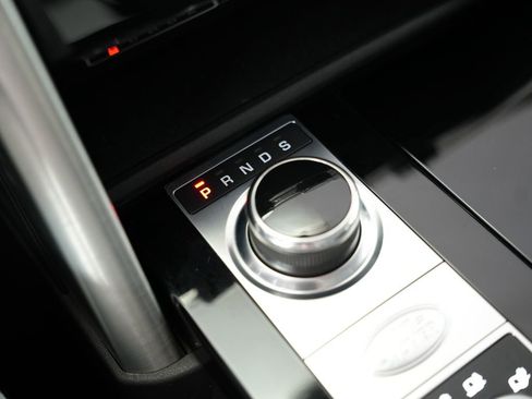 Used 2017 Land Rover Discovery HSE image 28