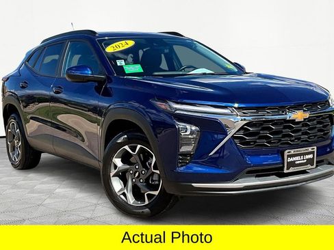 Used 2024 Chevrolet Trax LT w/ Driver Confidence Package image 11