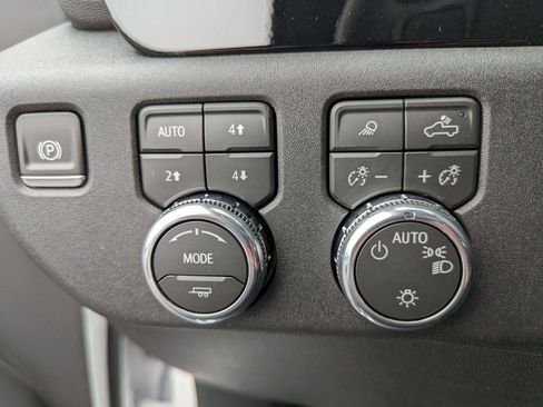 New 2026 GMC Sierra 1500 SLE w/ X31 Off-Road Package image 16