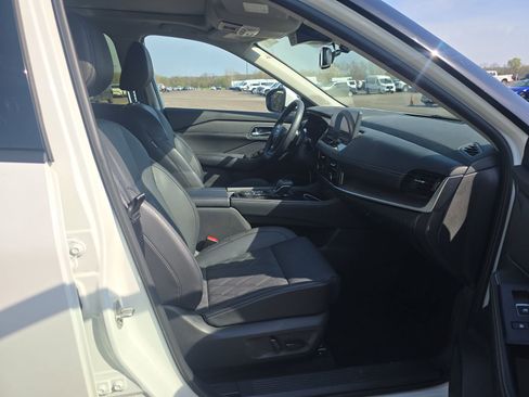 Used 2025 Nissan Rogue Platinum w/ Tech Package AWD/4WD image 12