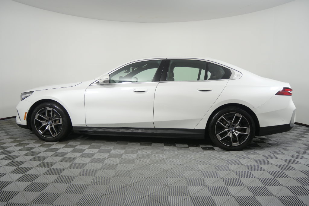 Used 2024 BMW i5 eDrive40i w/ Premium Package RWD image 7