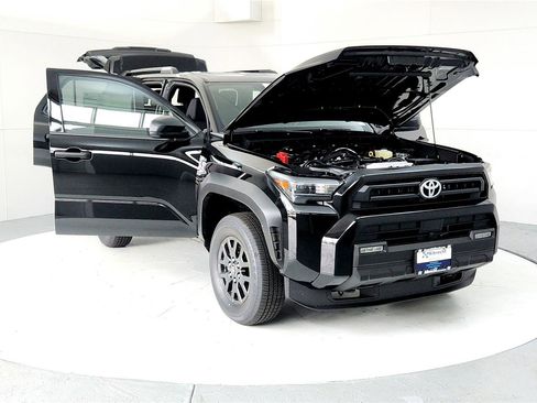 New 2025 Toyota 4Runner SR5 image 9