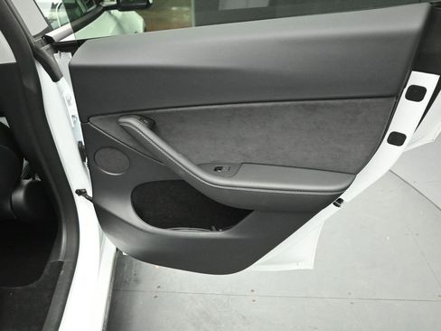 Used 2023 Tesla Model Y Long Range image 23