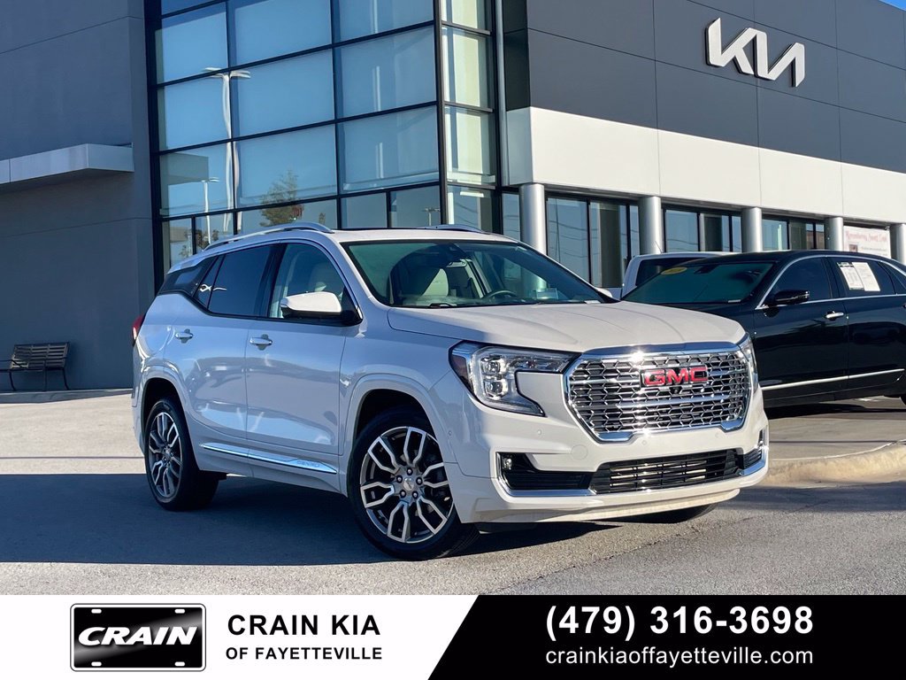 Used 2024 GMC Terrain Denali w/ Denali Premium Package AWD/4WD image 1