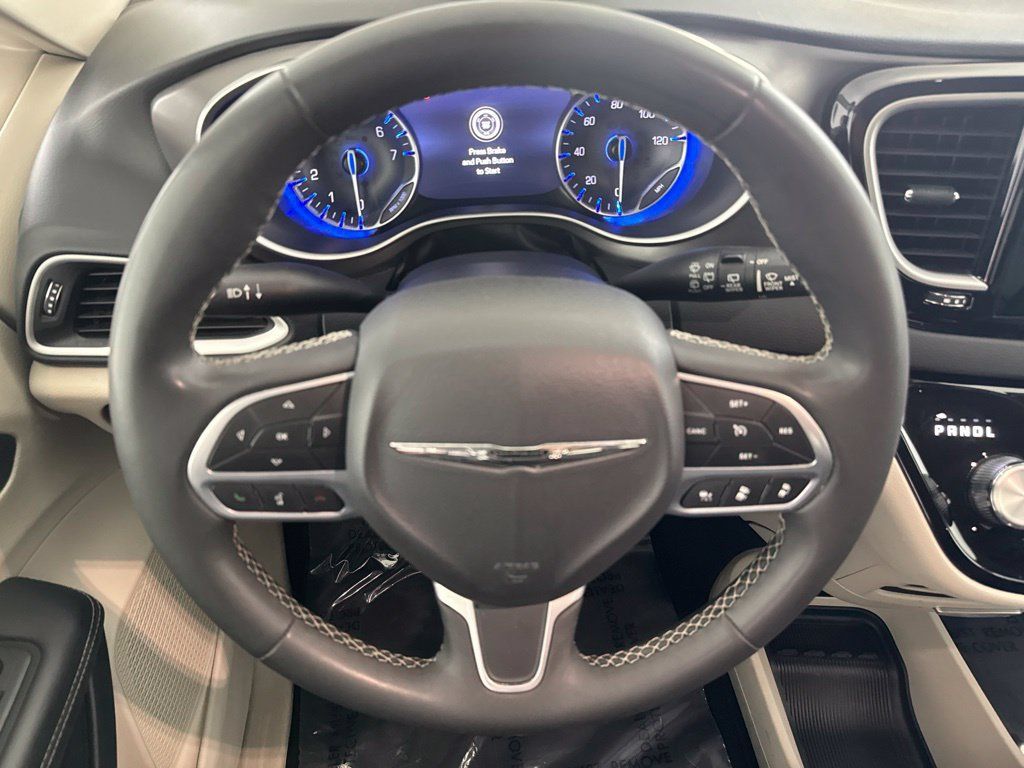Used 2023 Chrysler Pacifica Touring-L FWD image 26