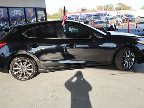 Used 2018 MAZDA MAZDA3 Touring w/ Appearance Package image 4