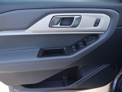 New 2026 Ford Explorer Active w/ Active Comfort Package RWD image 18