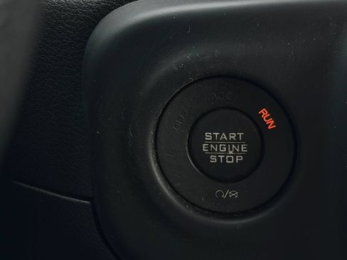 Used 2018 Jeep Wrangler Sport AWD/4WD image 16
