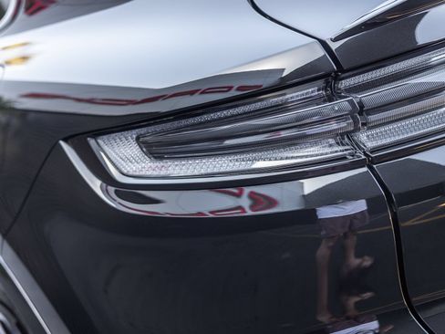 Certified 2024 Porsche Cayenne Coupe AWD/4WD image 23
