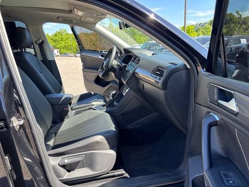 Certified 2023 Volkswagen Tiguan SE w/ Panoramic Sunroof Package FWD image 24