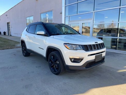 Used 2021 Jeep Compass Latitude image 1