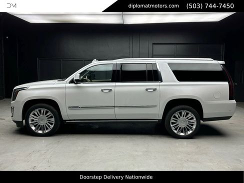 Used 2019 Cadillac Escalade ESV Platinum image 3