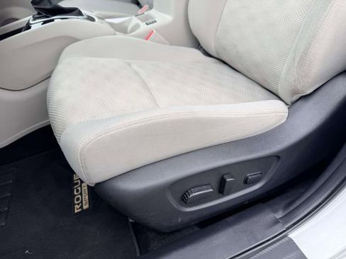 Used 2022 Nissan Rogue Sport SV image 17