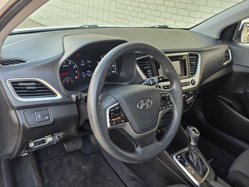Used 2019 Hyundai Accent SE FWD image 10