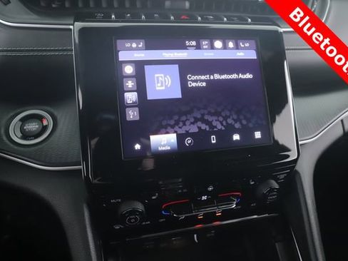 Used 2023 Jeep Grand Cherokee Altitude image 5