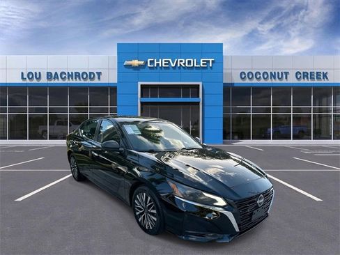 Used 2024 Nissan Altima 2.5 SV image 1