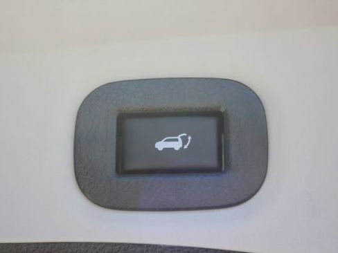 Used 2018 Nissan Rogue SV AWD/4WD image 26