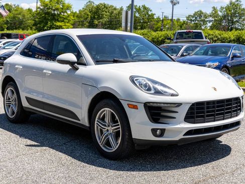 Used 2016 Porsche Macan S w/ Infotainment Package AWD/4WD image 9