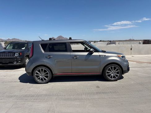 Used 2019 Kia Soul ! FWD image 3