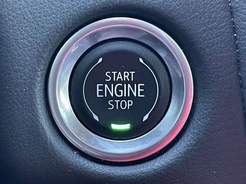 Used 2024 Chevrolet Suburban Premier image 22