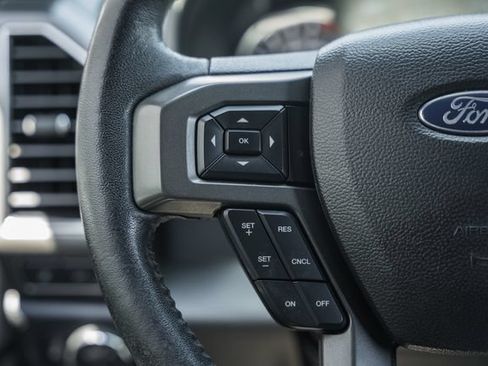 Used 2018 Ford Expedition XLT w/ Equipment Group 202A AWD/4WD image 41