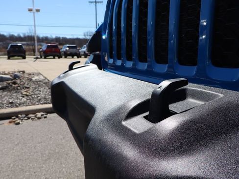 Used 2022 Jeep Gladiator Sport image 8