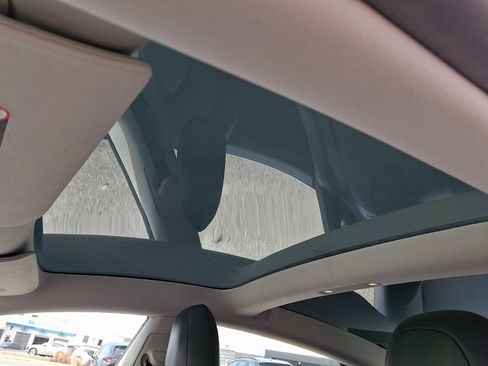 Used 2020 Tesla Model 3 Standard Range Plus image 14