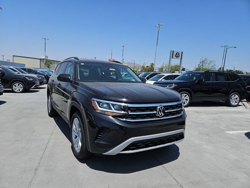 Used 2023 Volkswagen Atlas SE AWD/4WD image 2