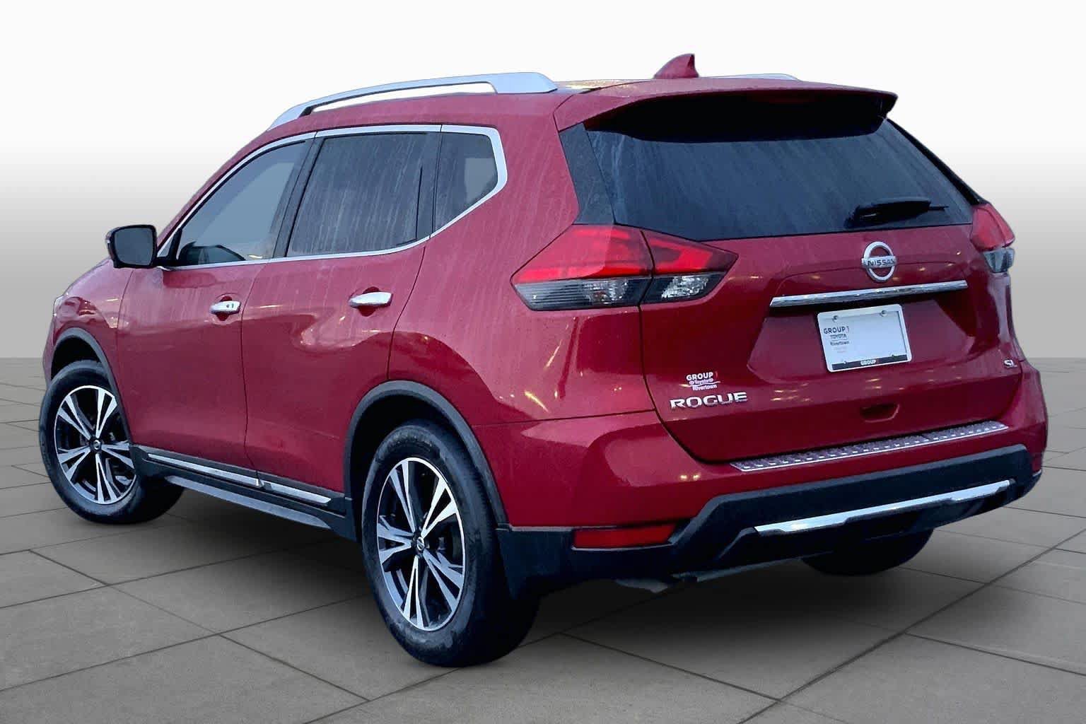 Used 2017 Nissan Rogue SL w/ SL Premium Package FWD image 11