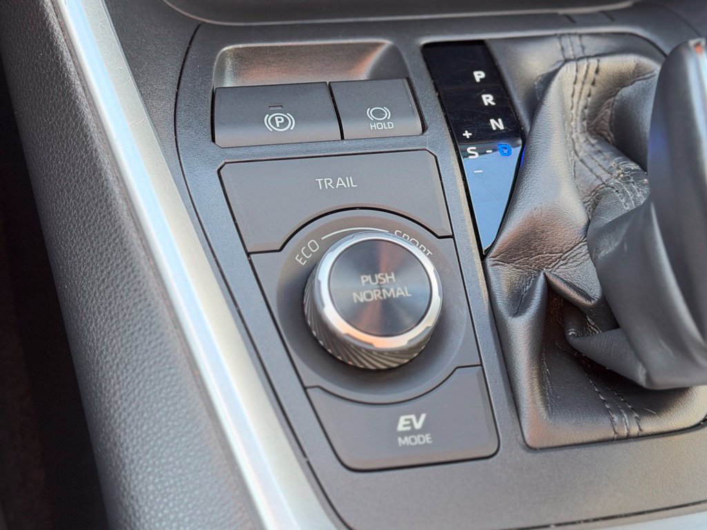 Used 2020 Toyota RAV4 XLE w/ Convenience Package AWD/4WD image 19