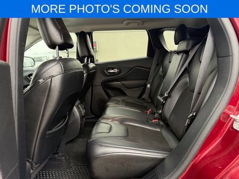 Used 2020 Jeep Cherokee Trailhawk image 11