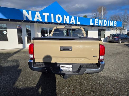 Used 2017 Toyota Tacoma 2WD Double Cab image 6