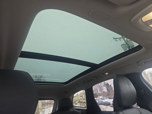 Certified 2025 Volvo XC60 B5 Plus image 8