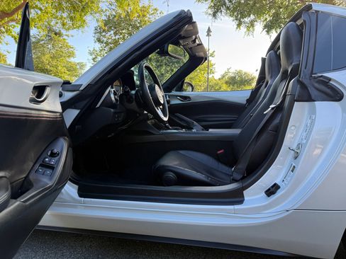 Used 2018 MAZDA MX-5 Miata RF Grand Touring RWD image 22