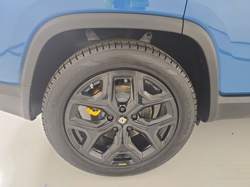 Used 2024 Rivian R1S Adventure AWD/4WD image 12