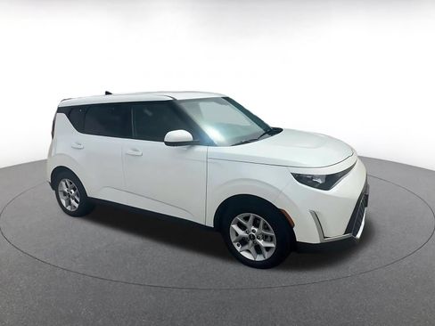Used 2025 Kia Soul LX w/ LX Technology Package FWD image 2