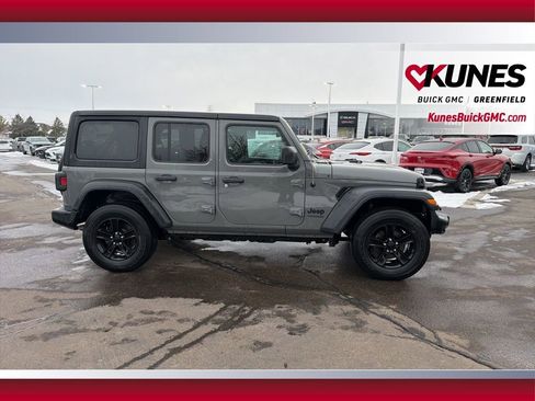 Used 2022 Jeep Wrangler Unlimited Sport image 4