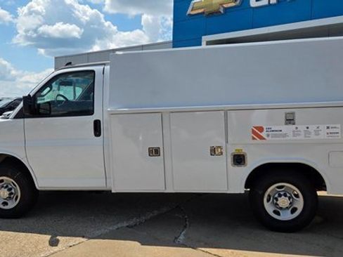 New 2025 Chevrolet Express 3500 w/ Power Convenience Package image 2