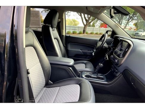 Used 2017 Chevrolet Colorado Z71 image 8