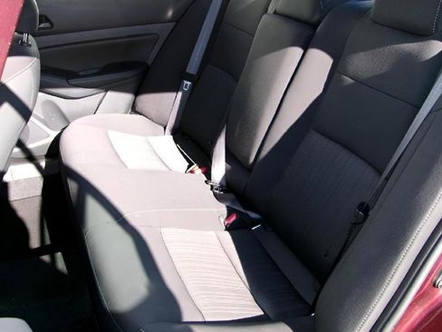 Used 2025 Nissan Altima 2.5 SV FWD image 10