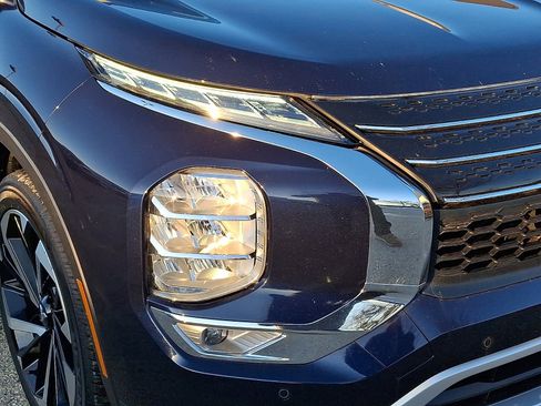 Used 2024 Mitsubishi Outlander SE image 9