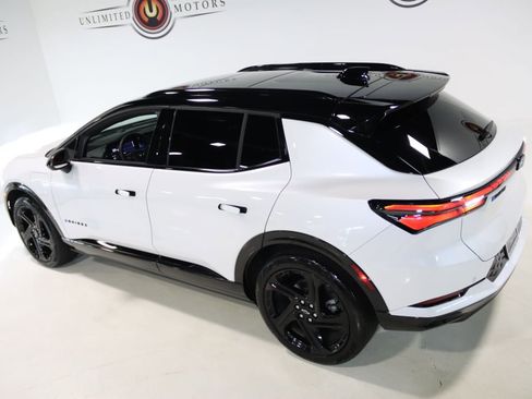 Used 2025 Chevrolet Equinox EV RS FWD image 9