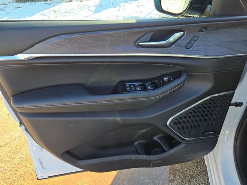 Certified 2025 Jeep Grand Cherokee Overland w/ Adv Protech Group III image 16