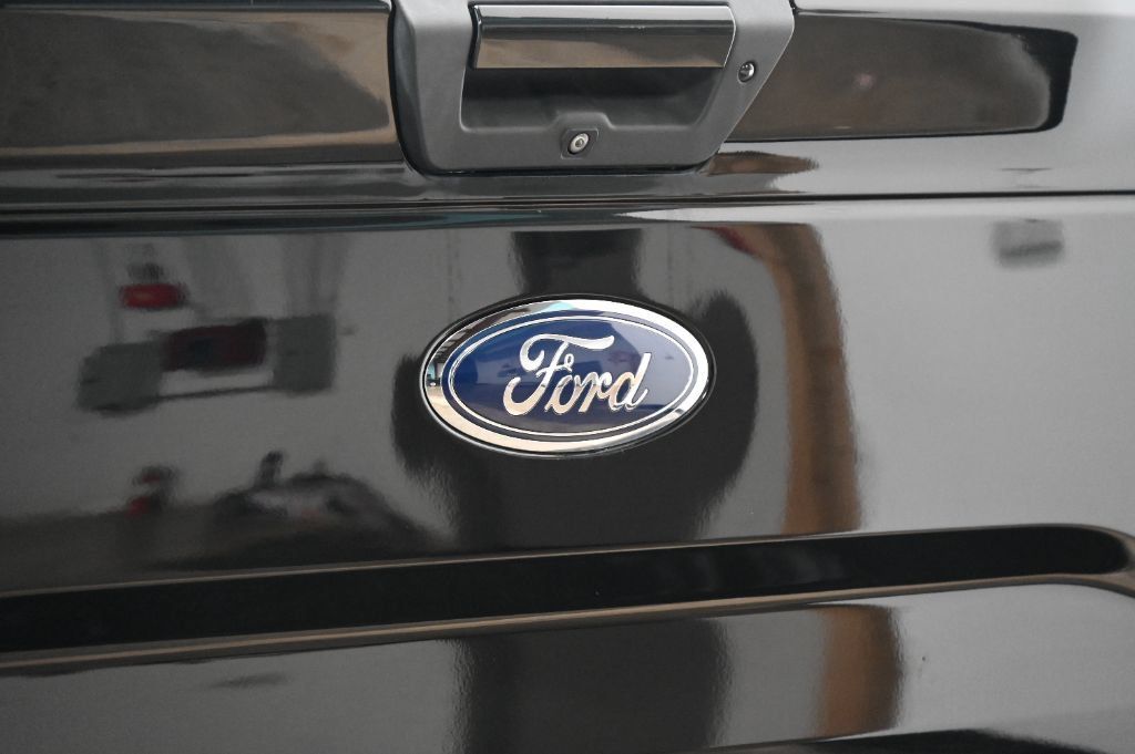 Used 2017 Ford F150 XLT w/ Equipment Group 301A Mid AWD/4WD image 16